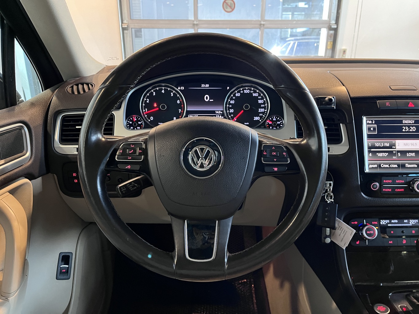 VOLKSWAGEN TOUAREG