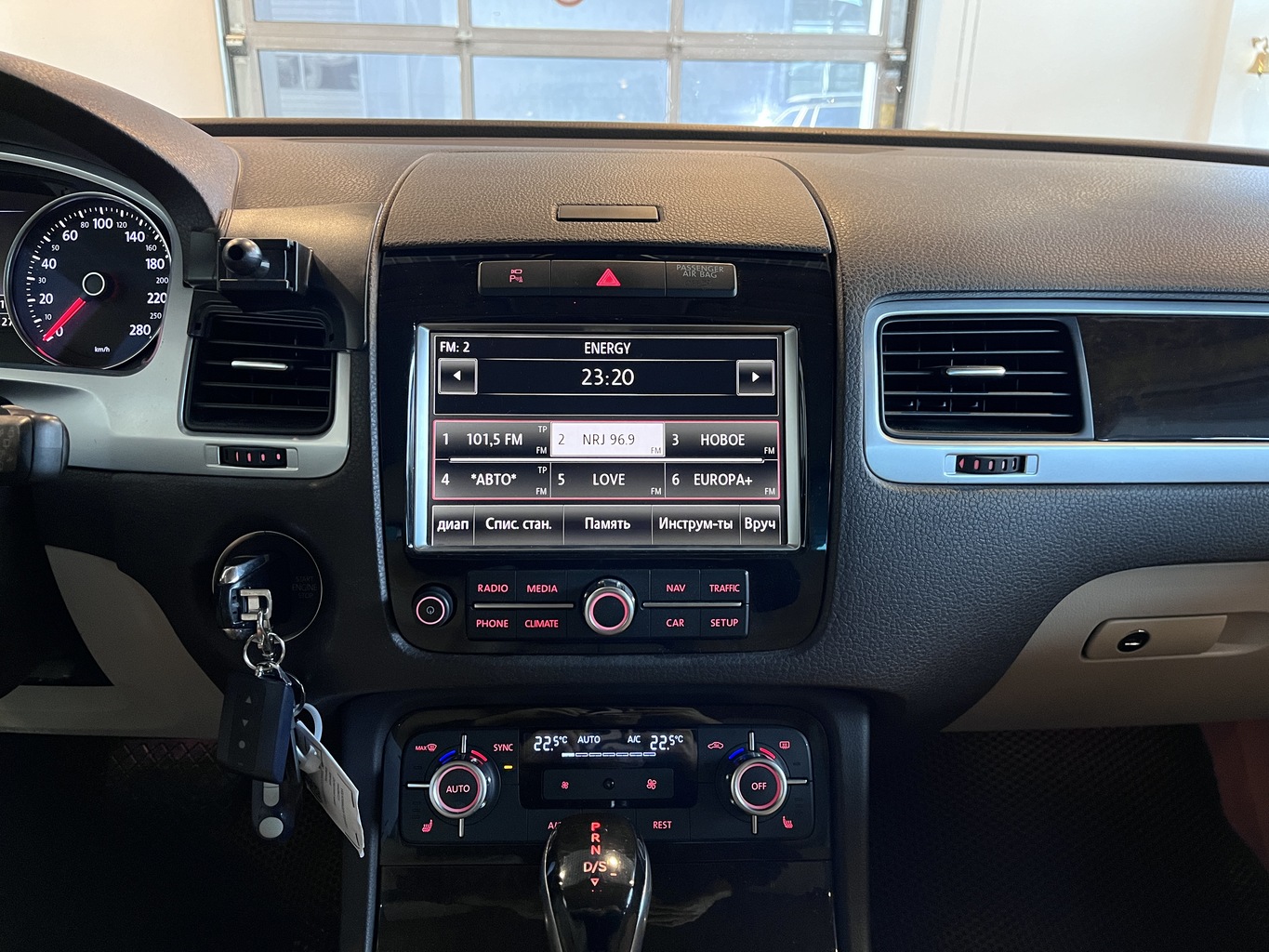 VOLKSWAGEN TOUAREG