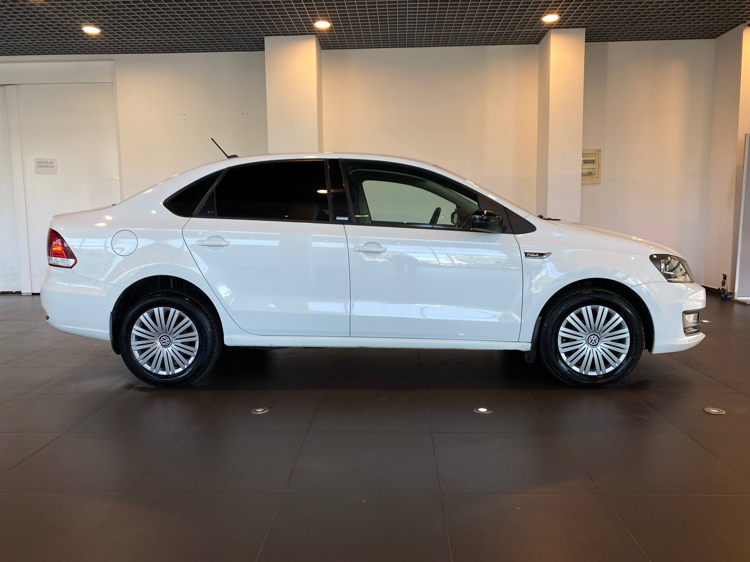 VOLKSWAGEN POLO