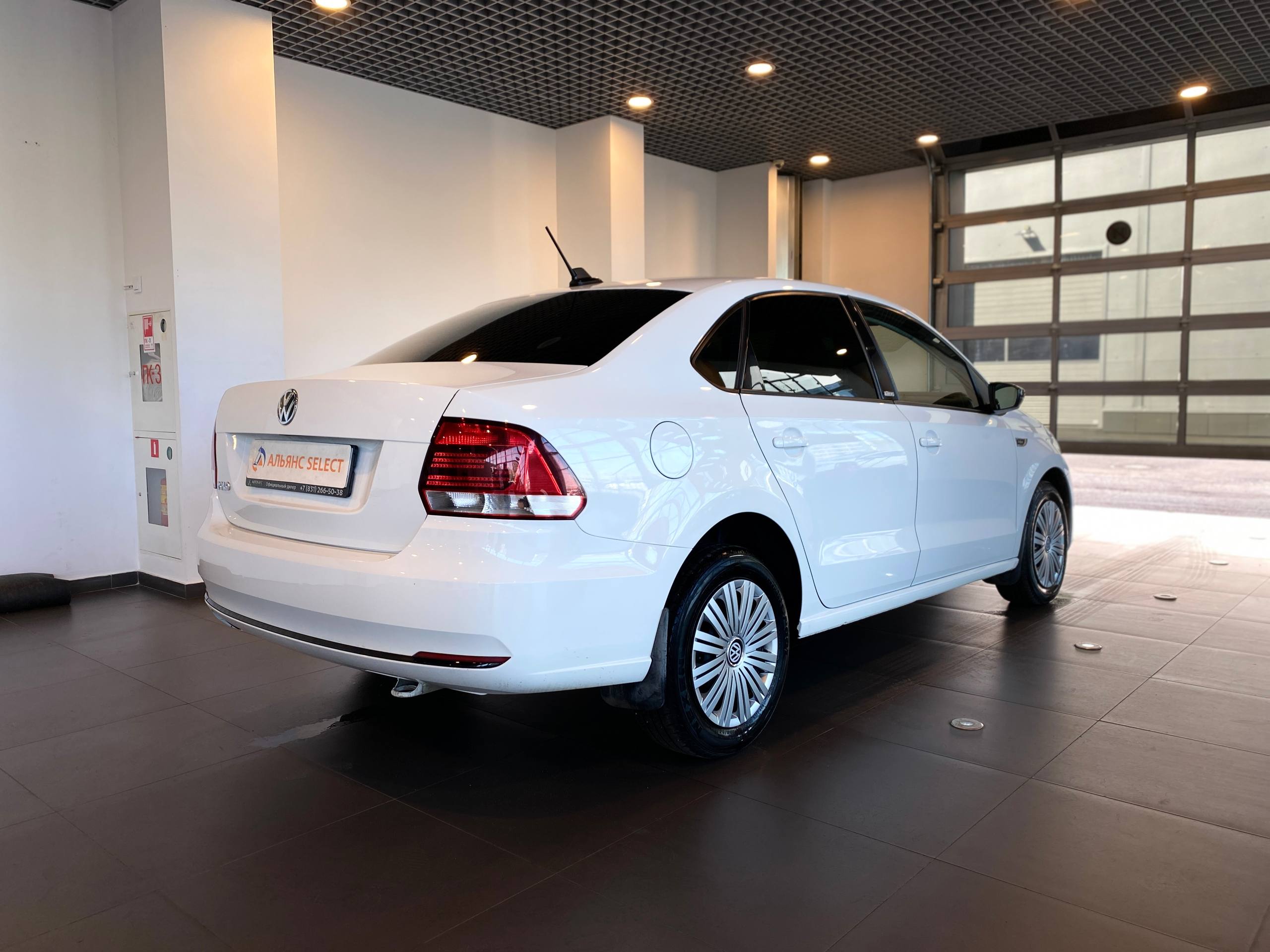 VOLKSWAGEN POLO