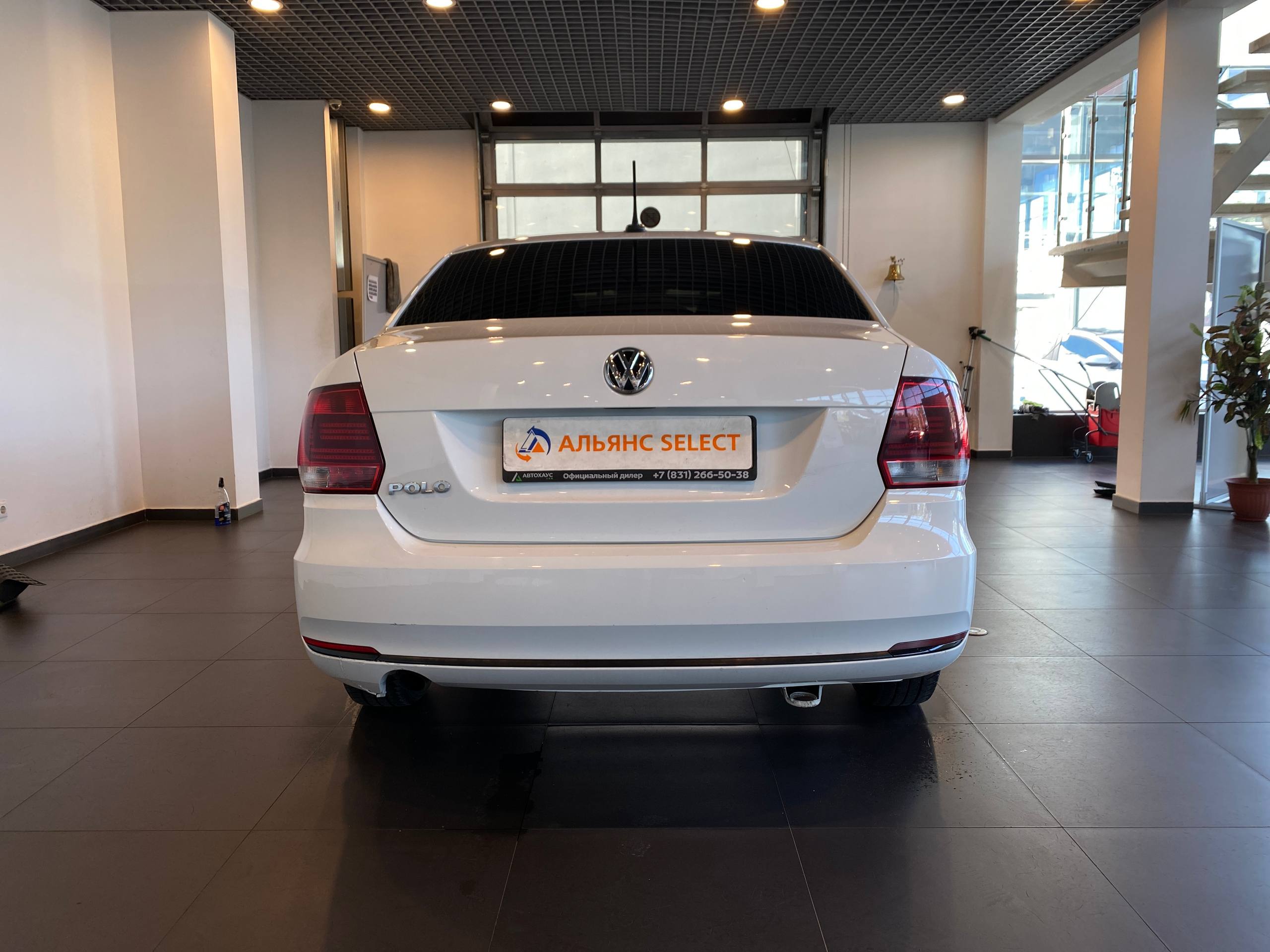 VOLKSWAGEN POLO