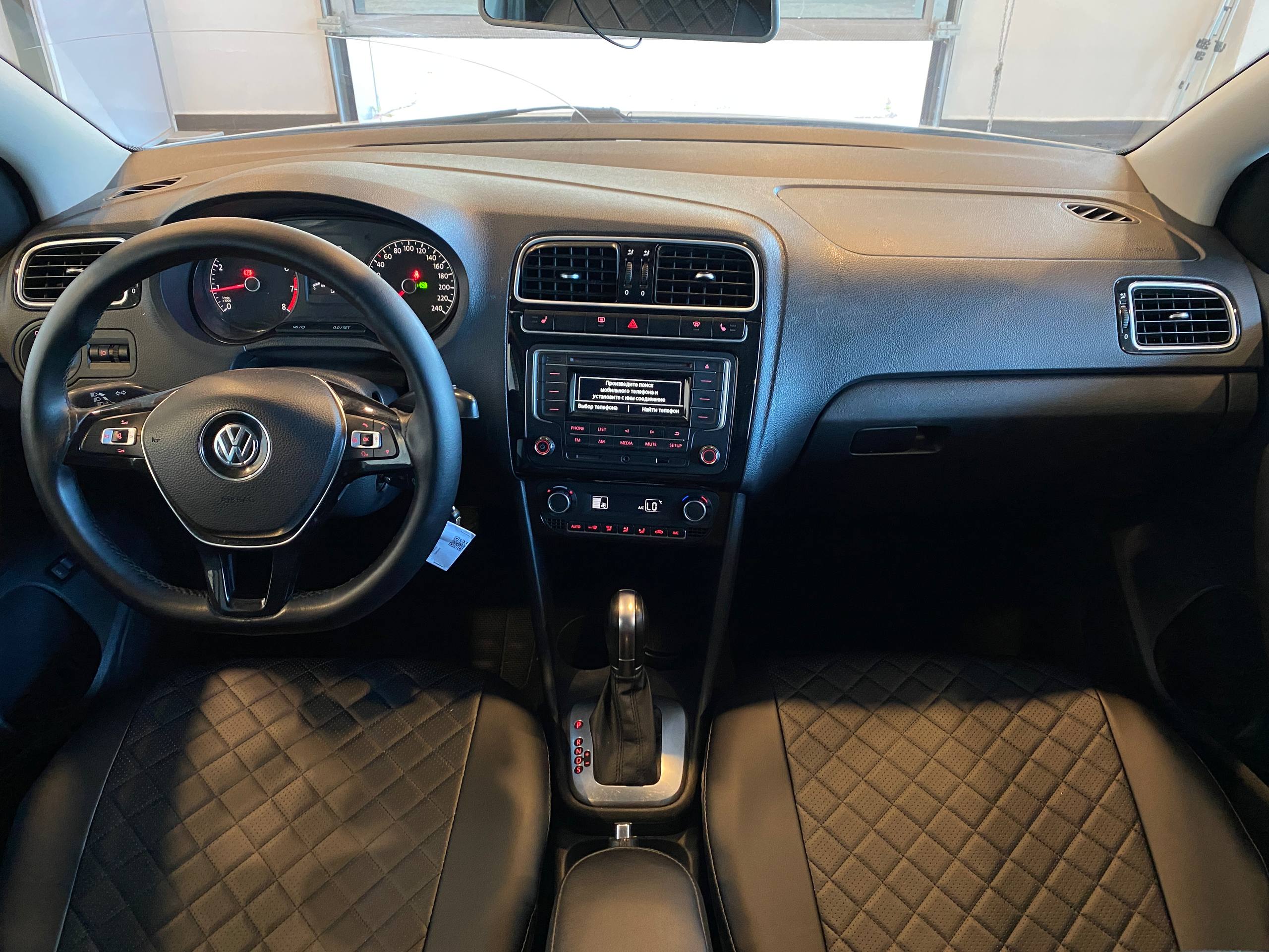 VOLKSWAGEN POLO