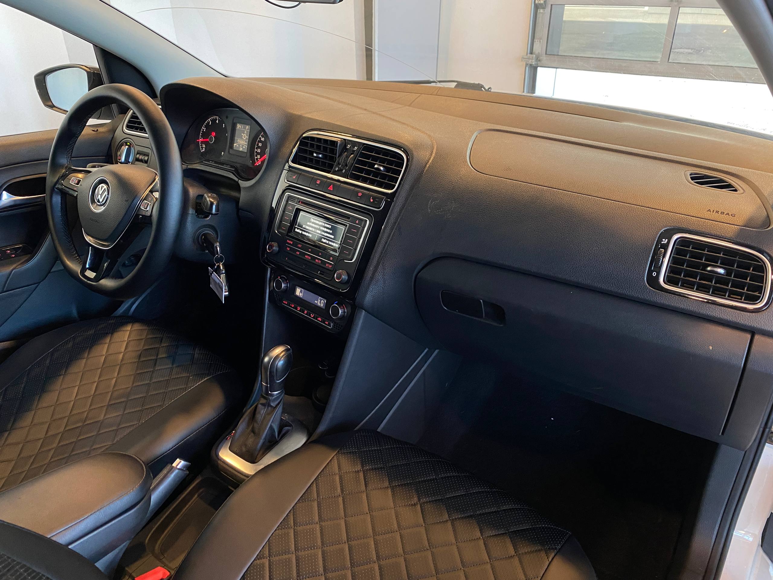 VOLKSWAGEN POLO