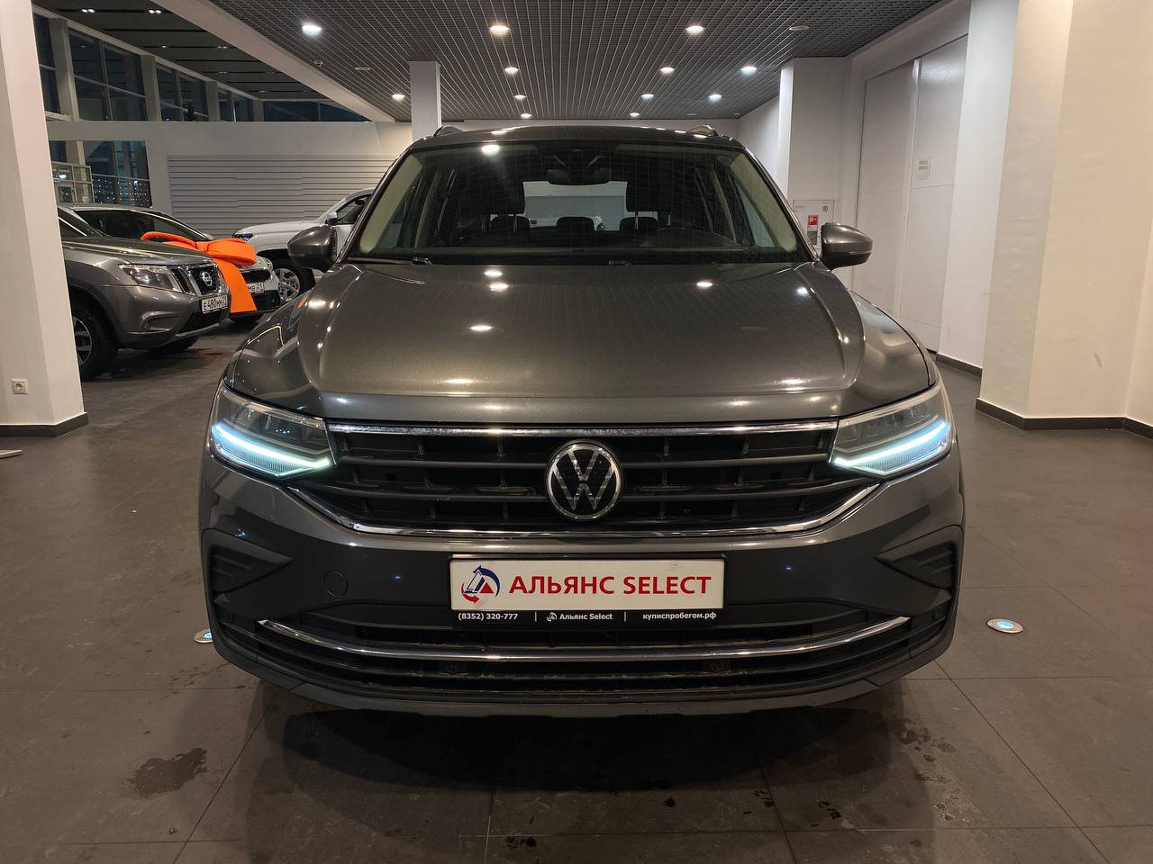 VOLKSWAGEN TIGUAN