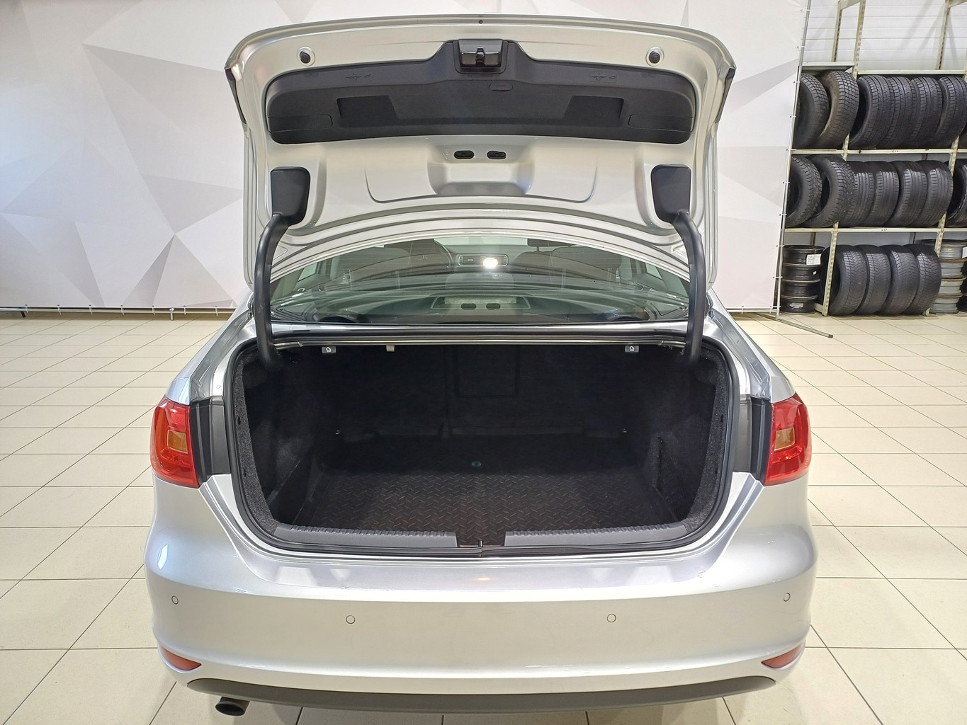 VOLKSWAGEN JETTA