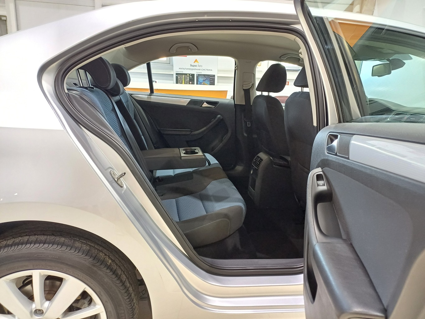VOLKSWAGEN JETTA