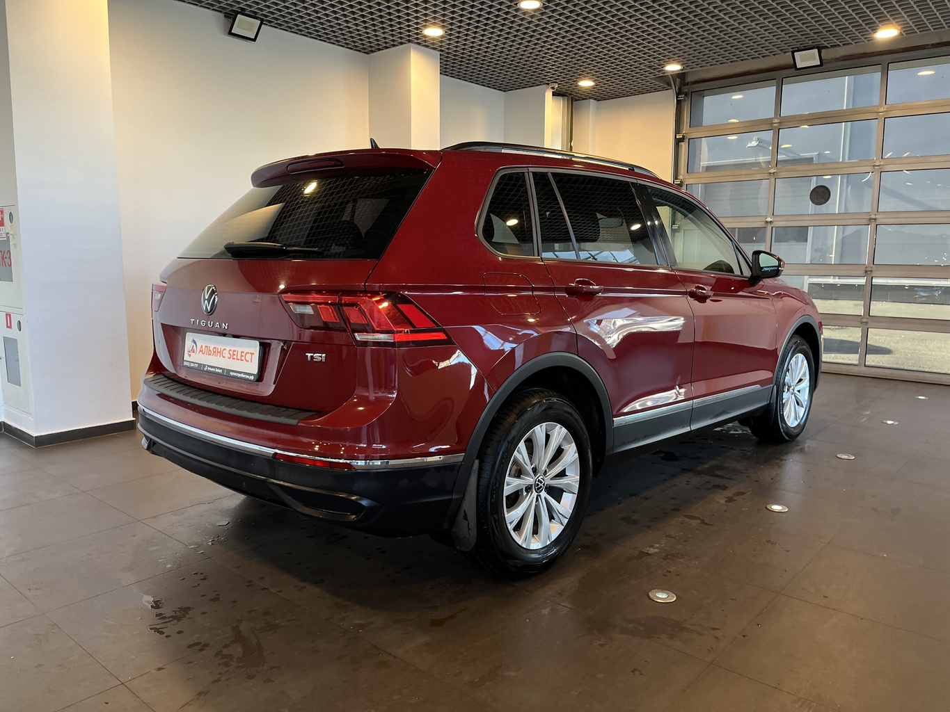 VOLKSWAGEN TIGUAN
