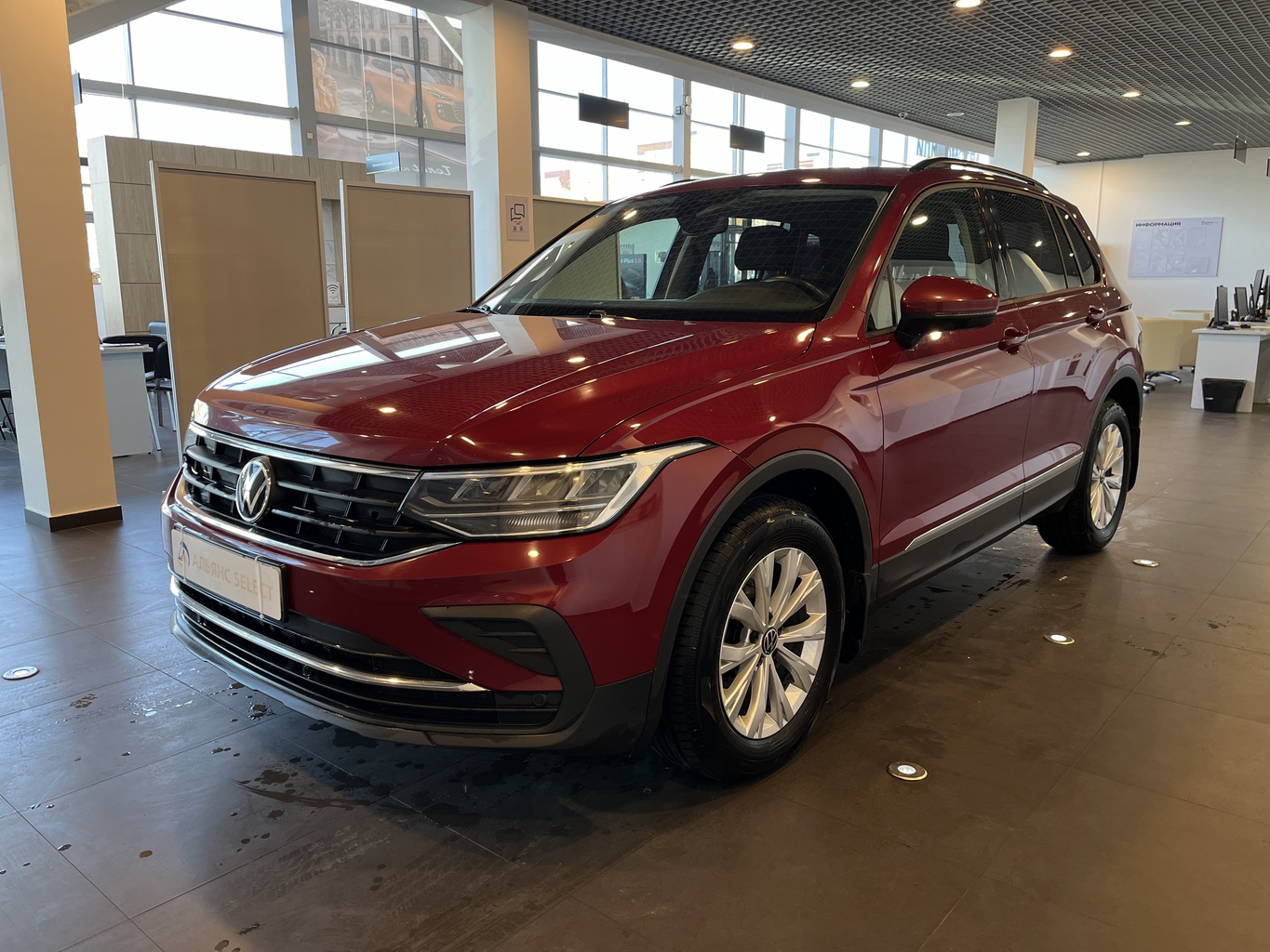 VOLKSWAGEN TIGUAN