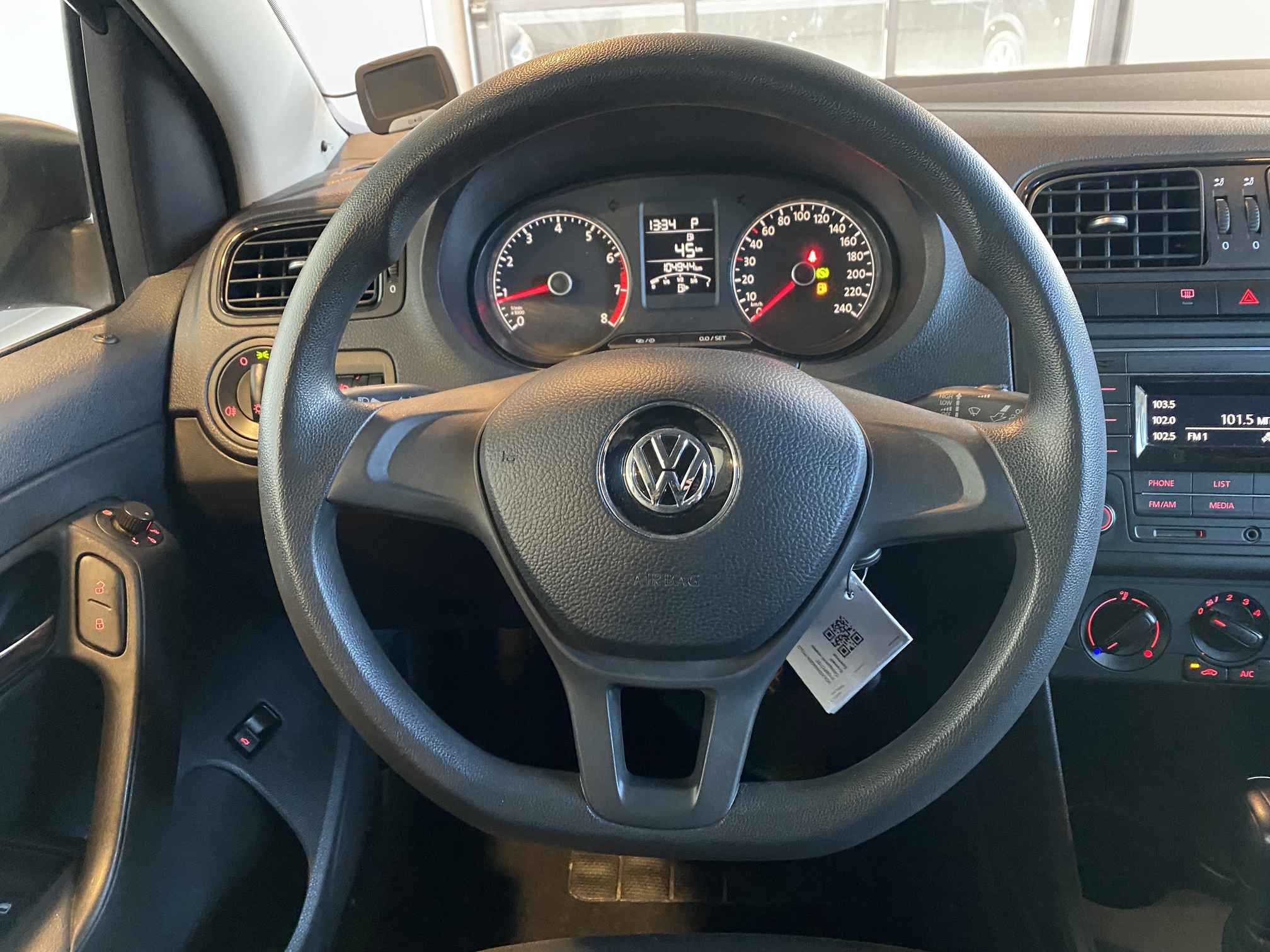 VOLKSWAGEN POLO