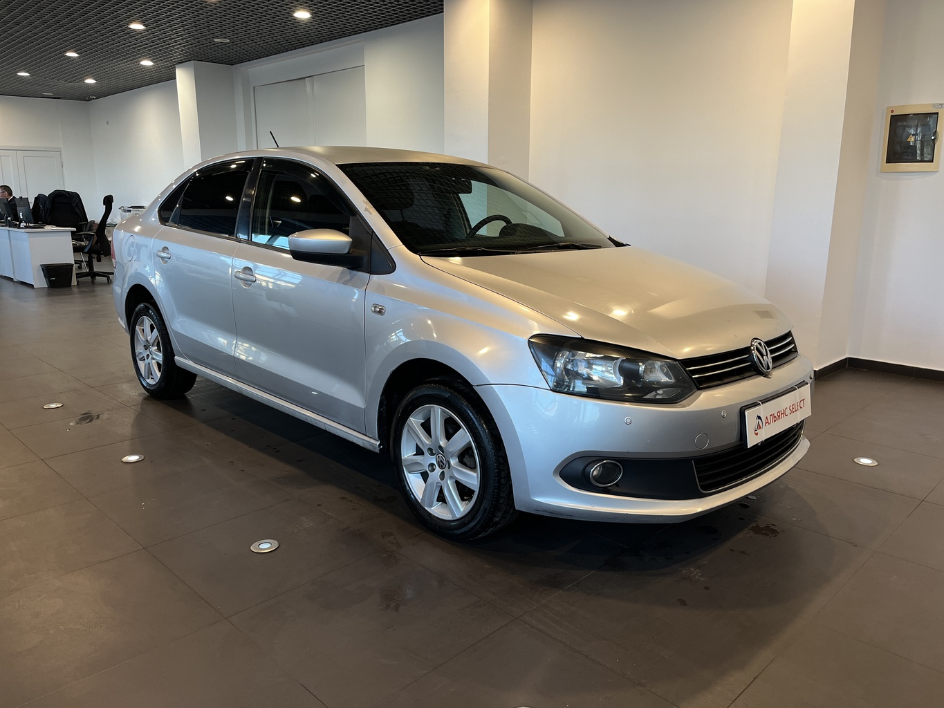 VOLKSWAGEN POLO