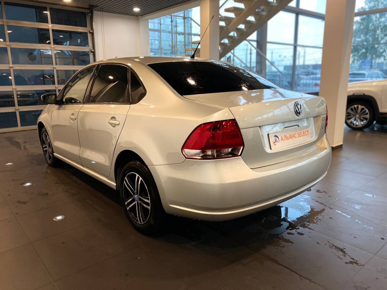 VOLKSWAGEN POLO