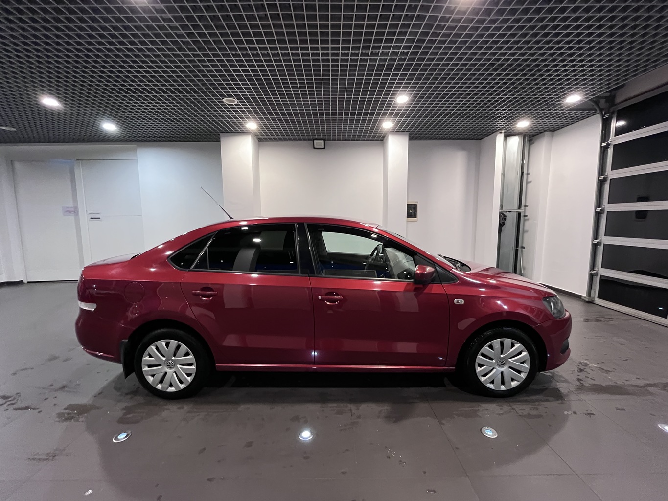 VOLKSWAGEN POLO
