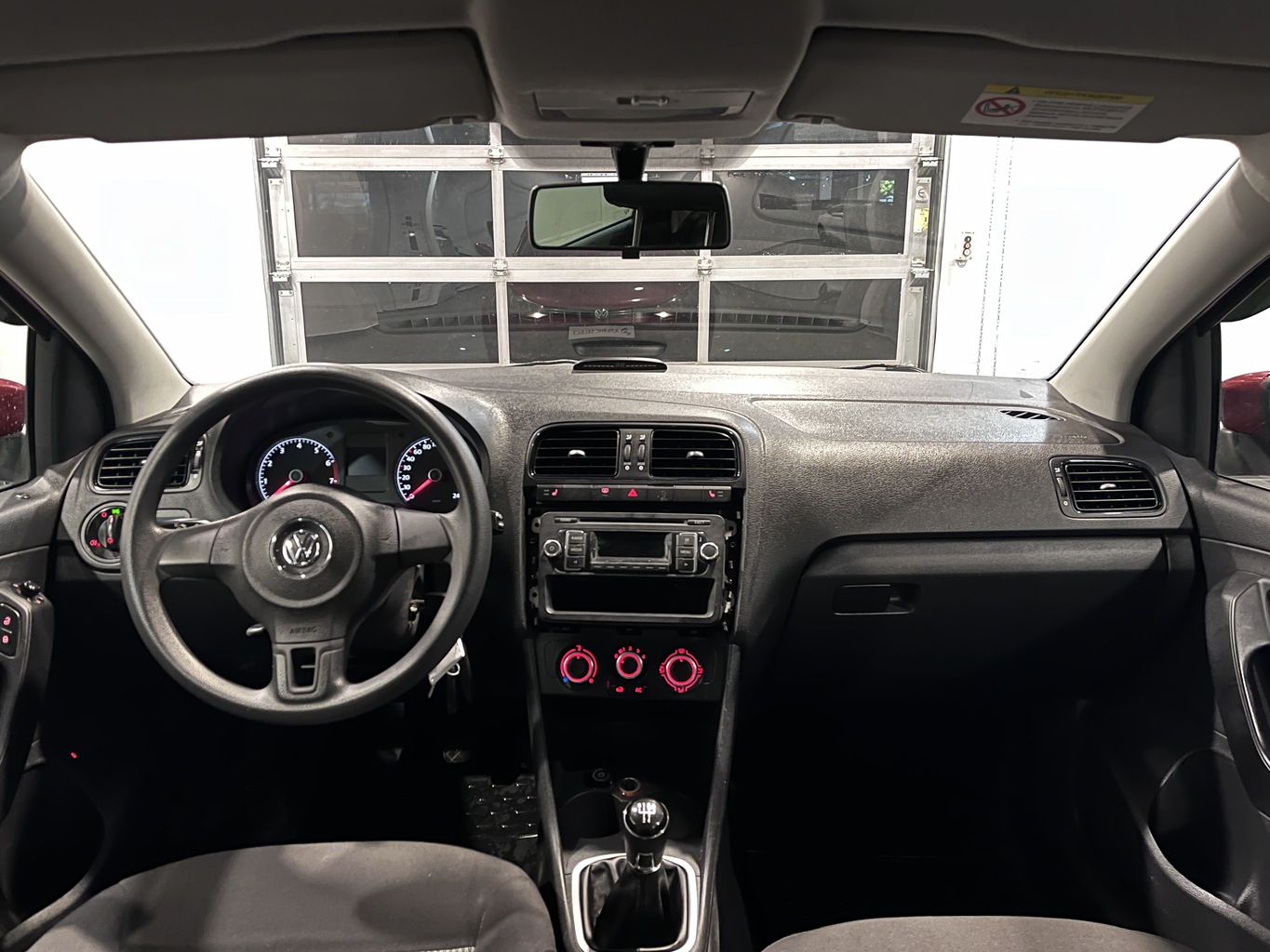 VOLKSWAGEN POLO