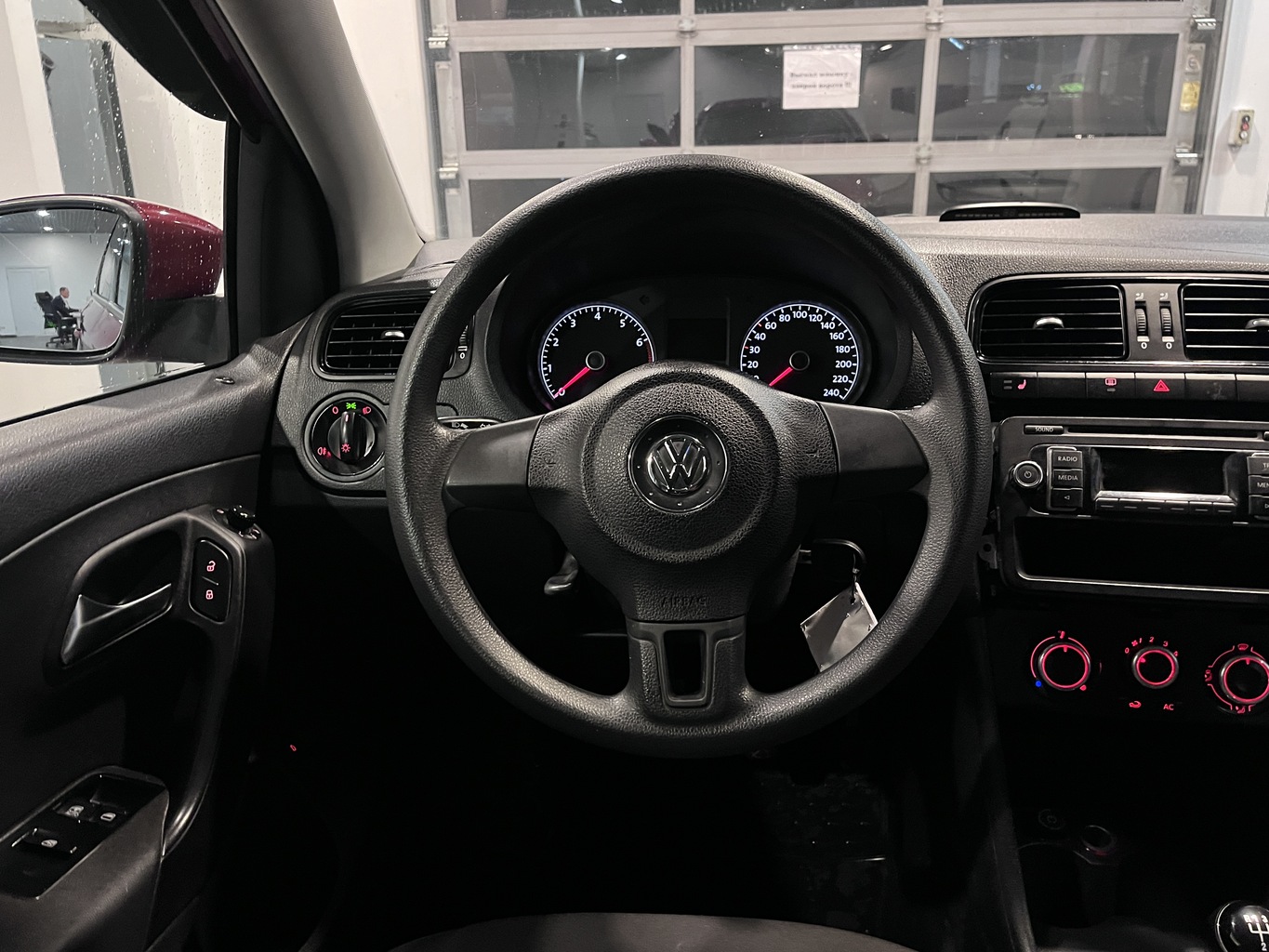 VOLKSWAGEN POLO