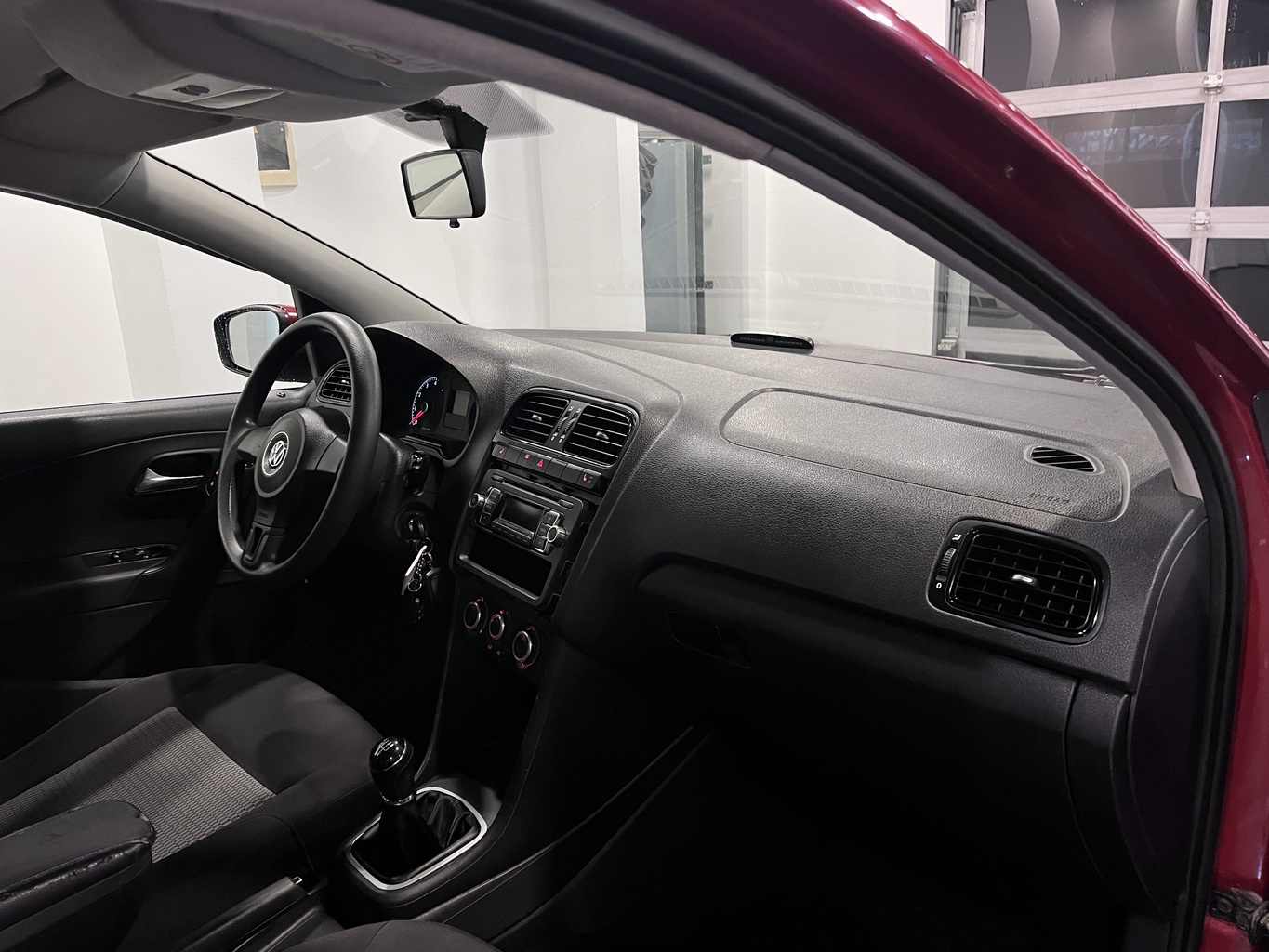 VOLKSWAGEN POLO