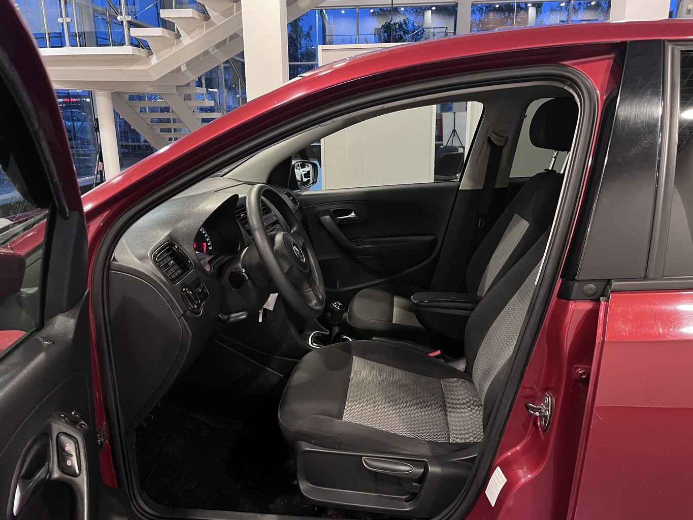 VOLKSWAGEN POLO
