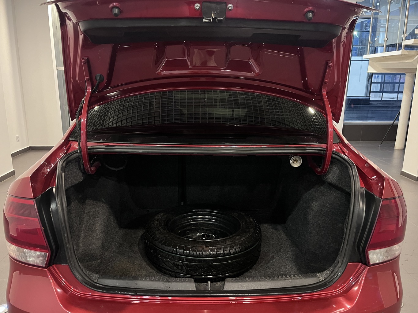 VOLKSWAGEN POLO