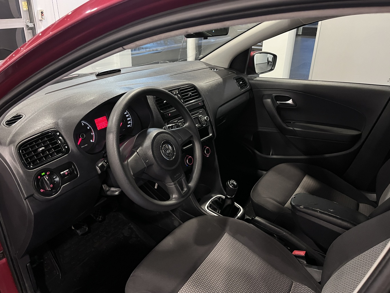 VOLKSWAGEN POLO