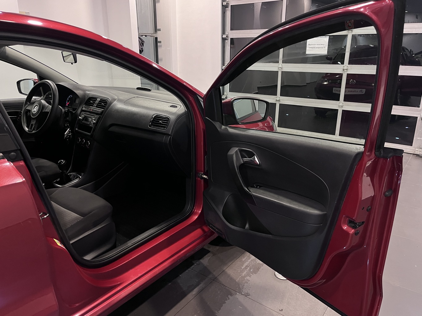 VOLKSWAGEN POLO