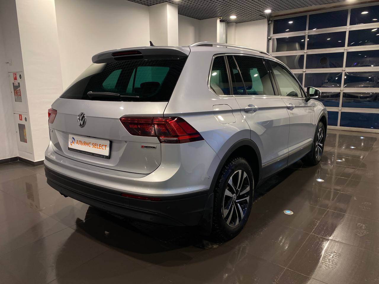 VOLKSWAGEN TIGUAN