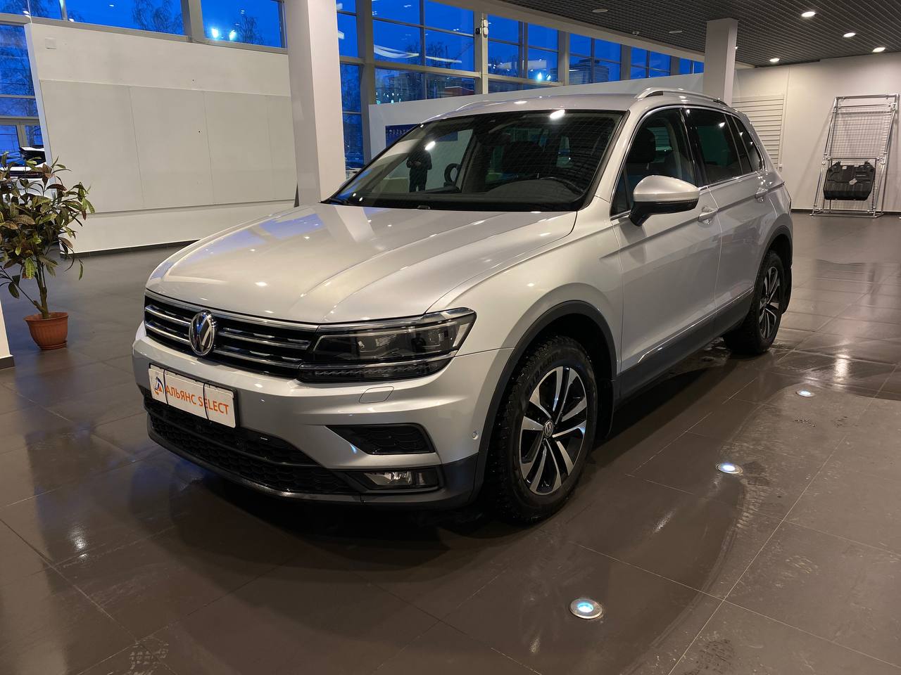 VOLKSWAGEN TIGUAN