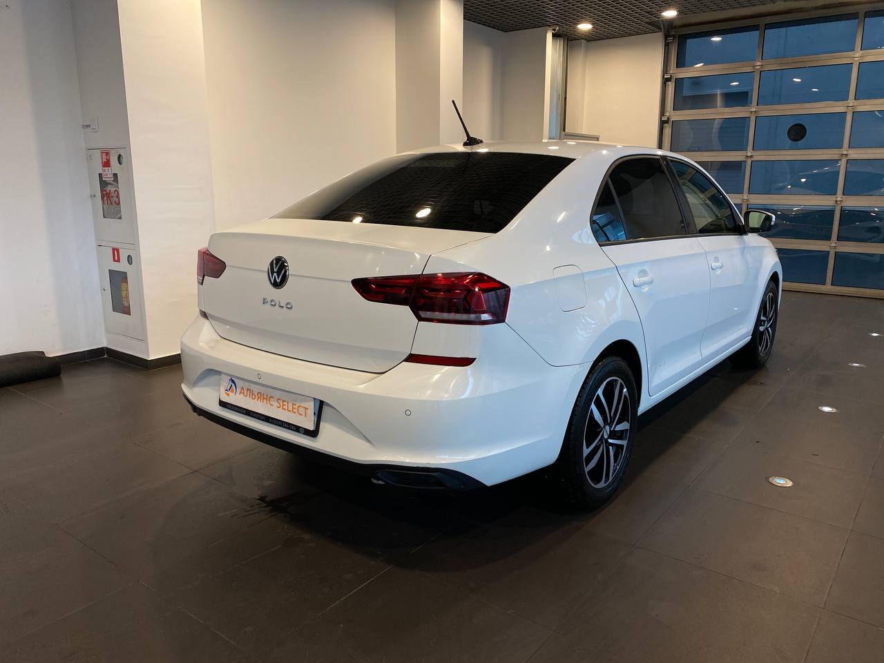 VOLKSWAGEN POLO