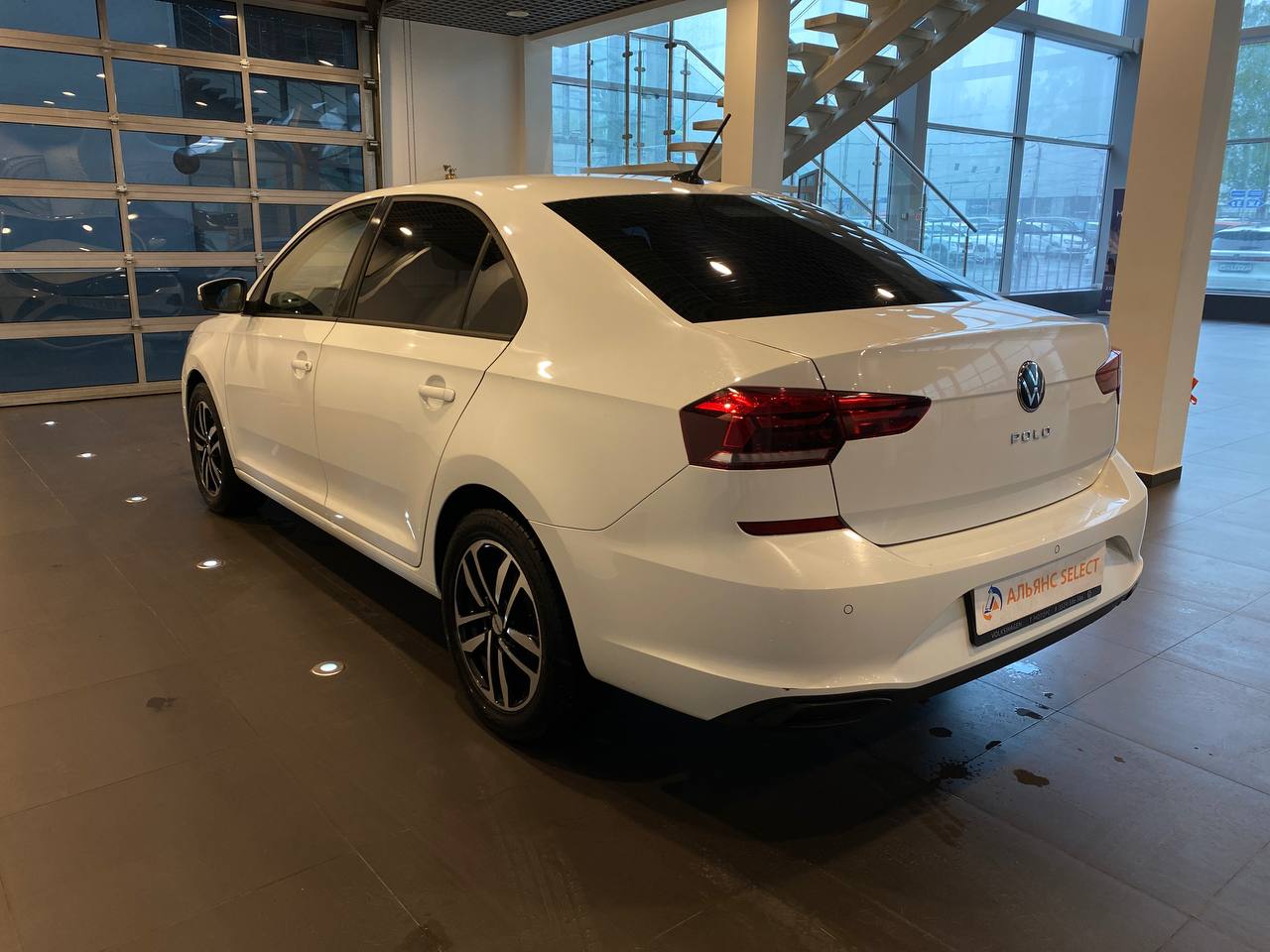 VOLKSWAGEN POLO