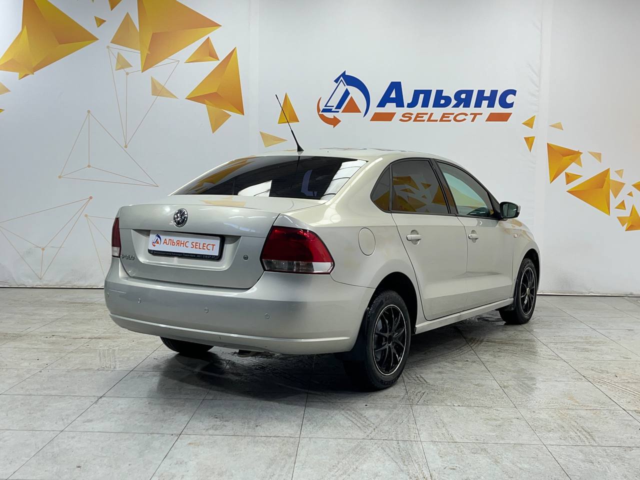 VOLKSWAGEN POLO