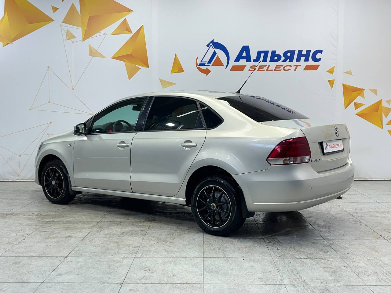 VOLKSWAGEN POLO