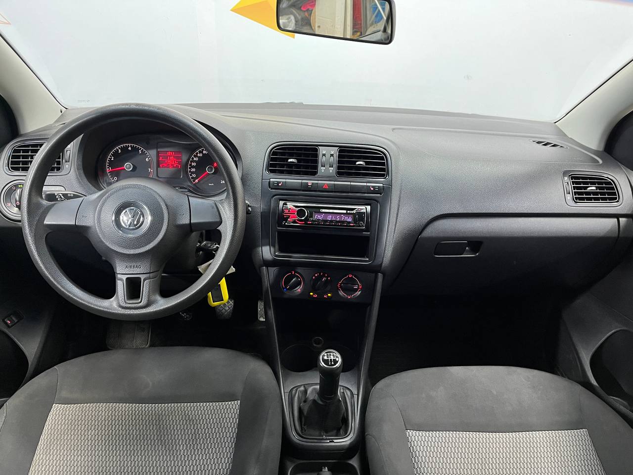 VOLKSWAGEN POLO