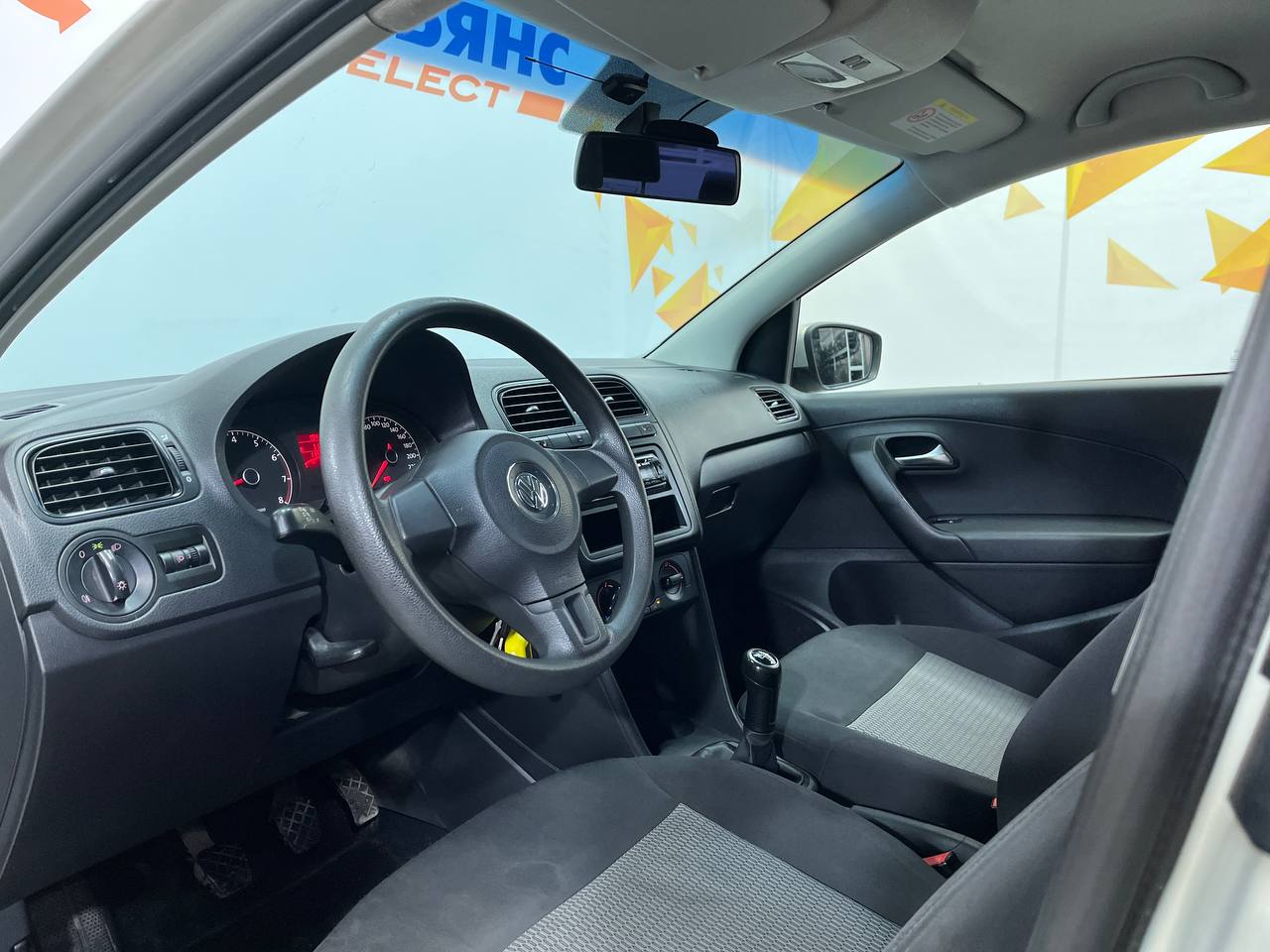 VOLKSWAGEN POLO