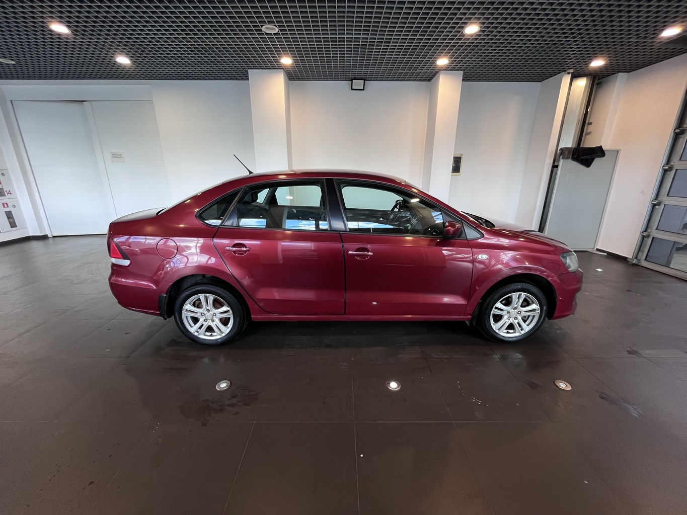 VOLKSWAGEN POLO