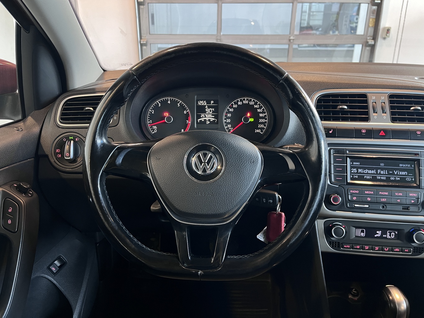 VOLKSWAGEN POLO