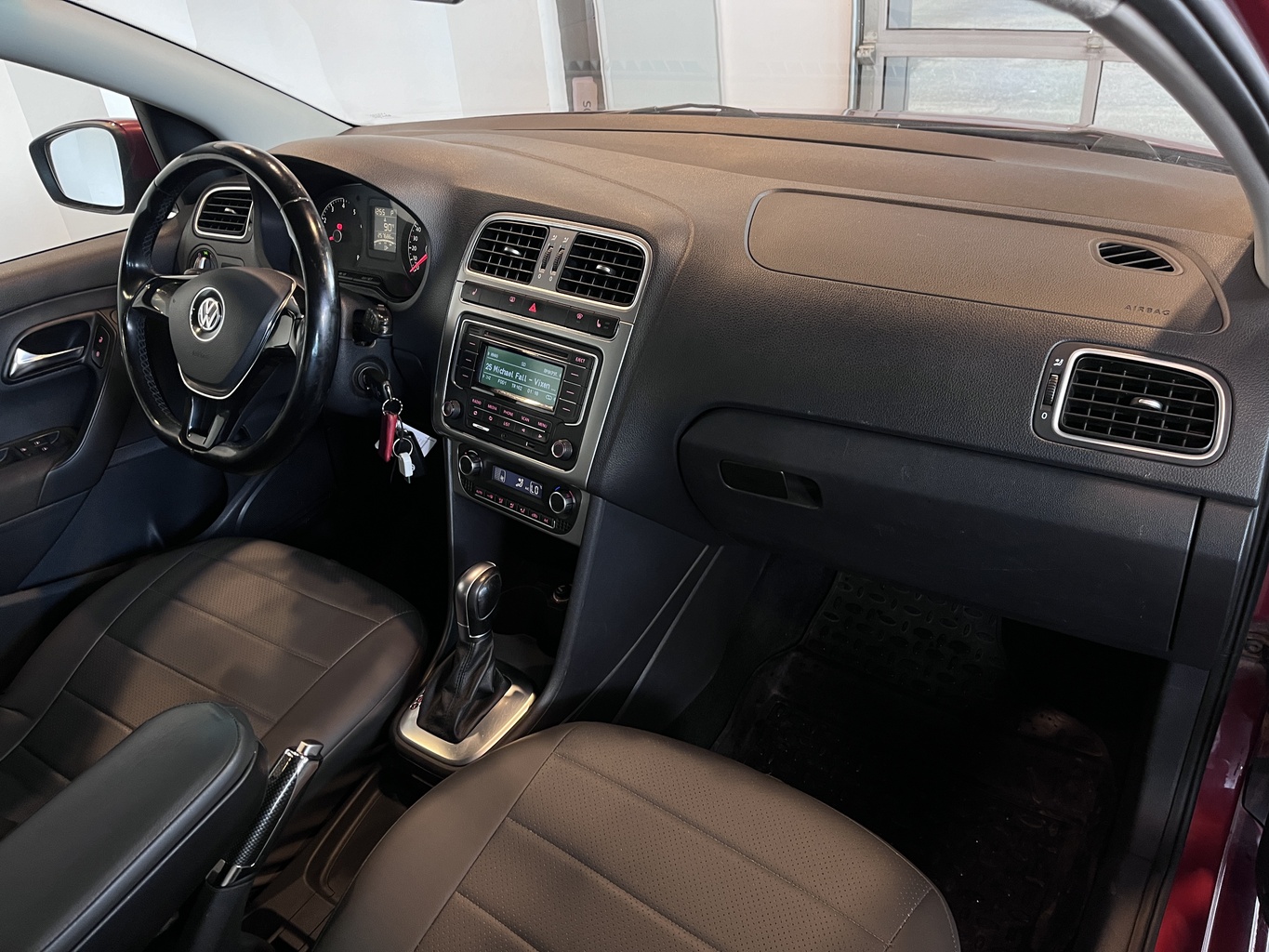 VOLKSWAGEN POLO