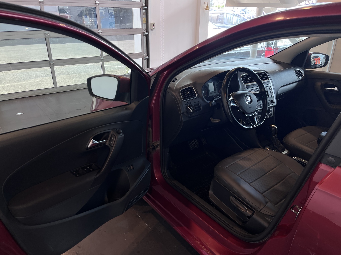 VOLKSWAGEN POLO