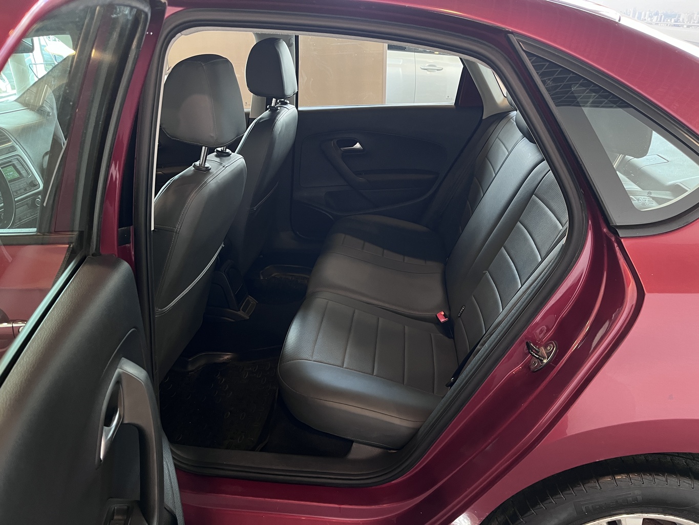 VOLKSWAGEN POLO