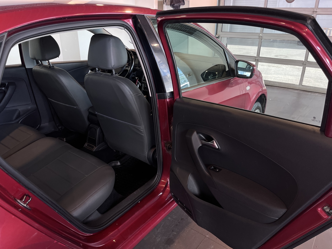 VOLKSWAGEN POLO