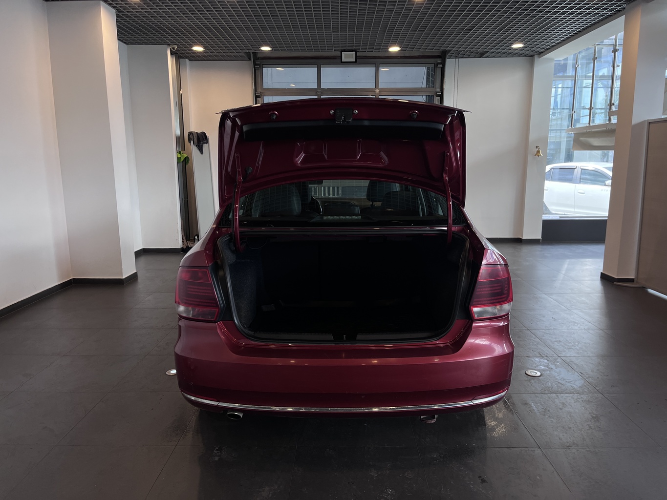 VOLKSWAGEN POLO