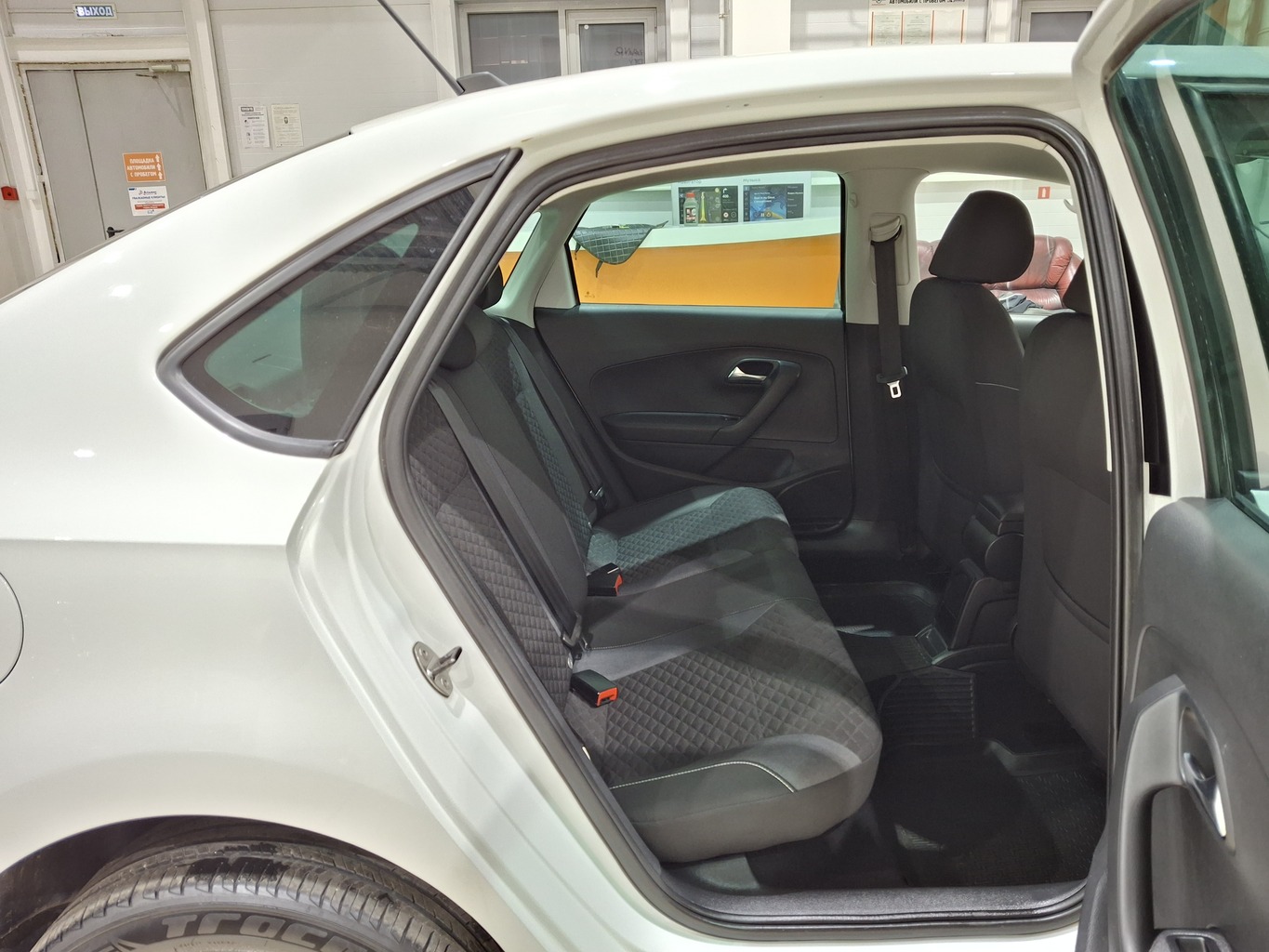 VOLKSWAGEN POLO