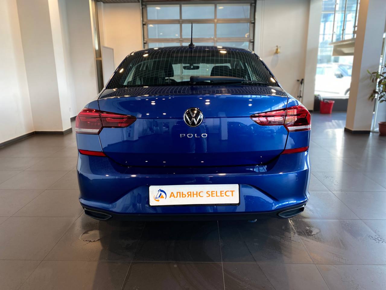 VOLKSWAGEN POLO
