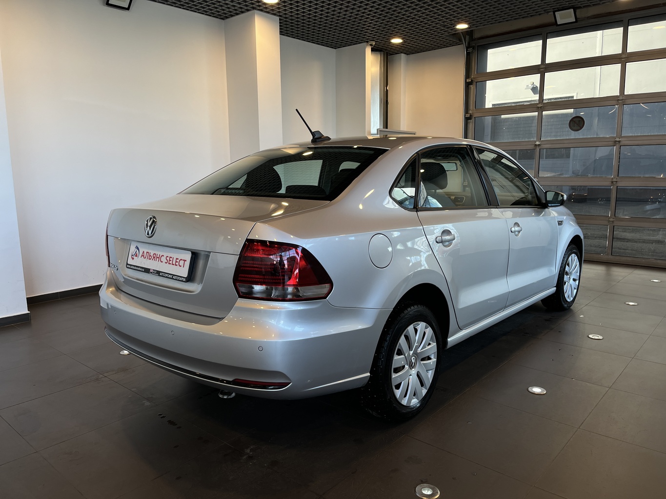 VOLKSWAGEN POLO