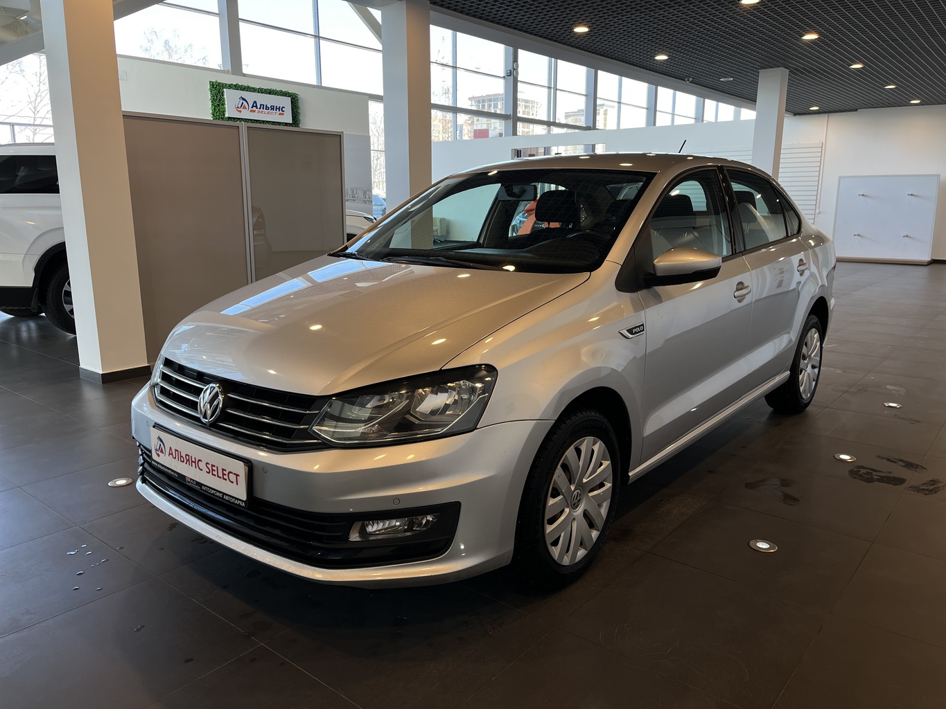 VOLKSWAGEN POLO