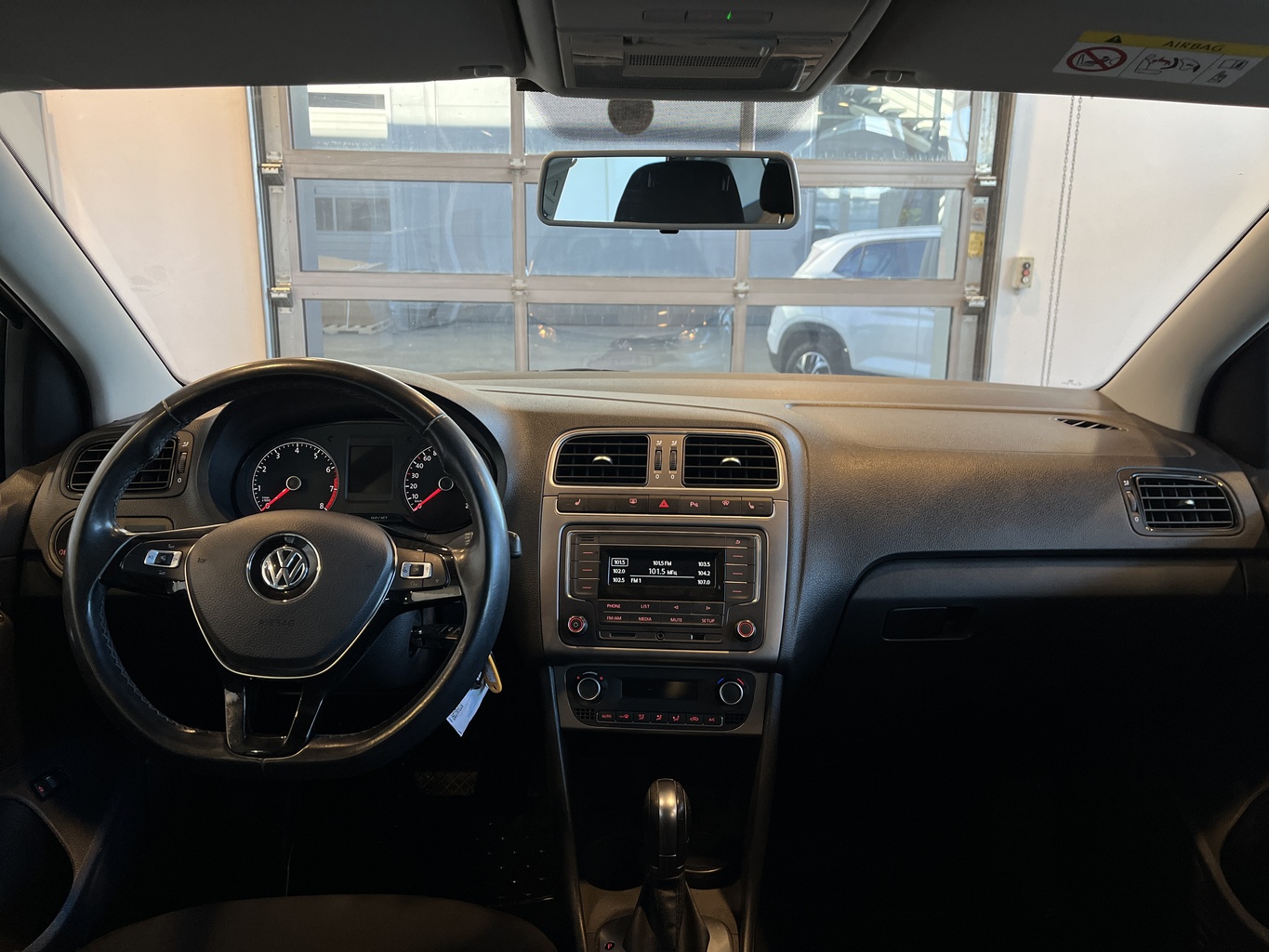 VOLKSWAGEN POLO