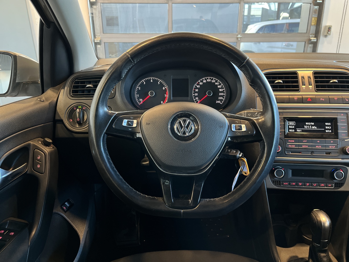 VOLKSWAGEN POLO
