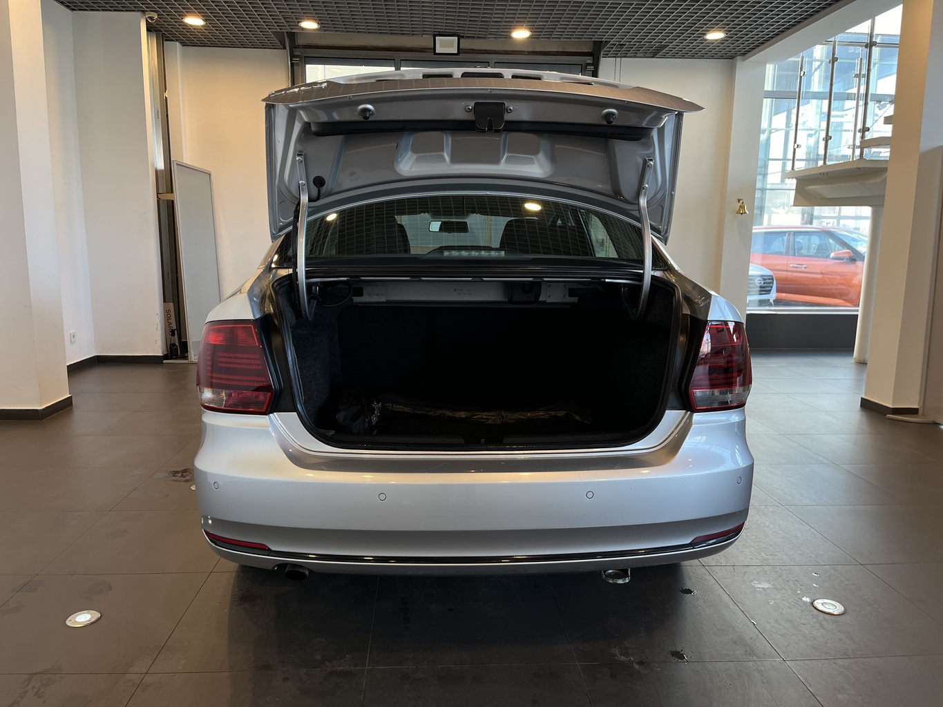 VOLKSWAGEN POLO