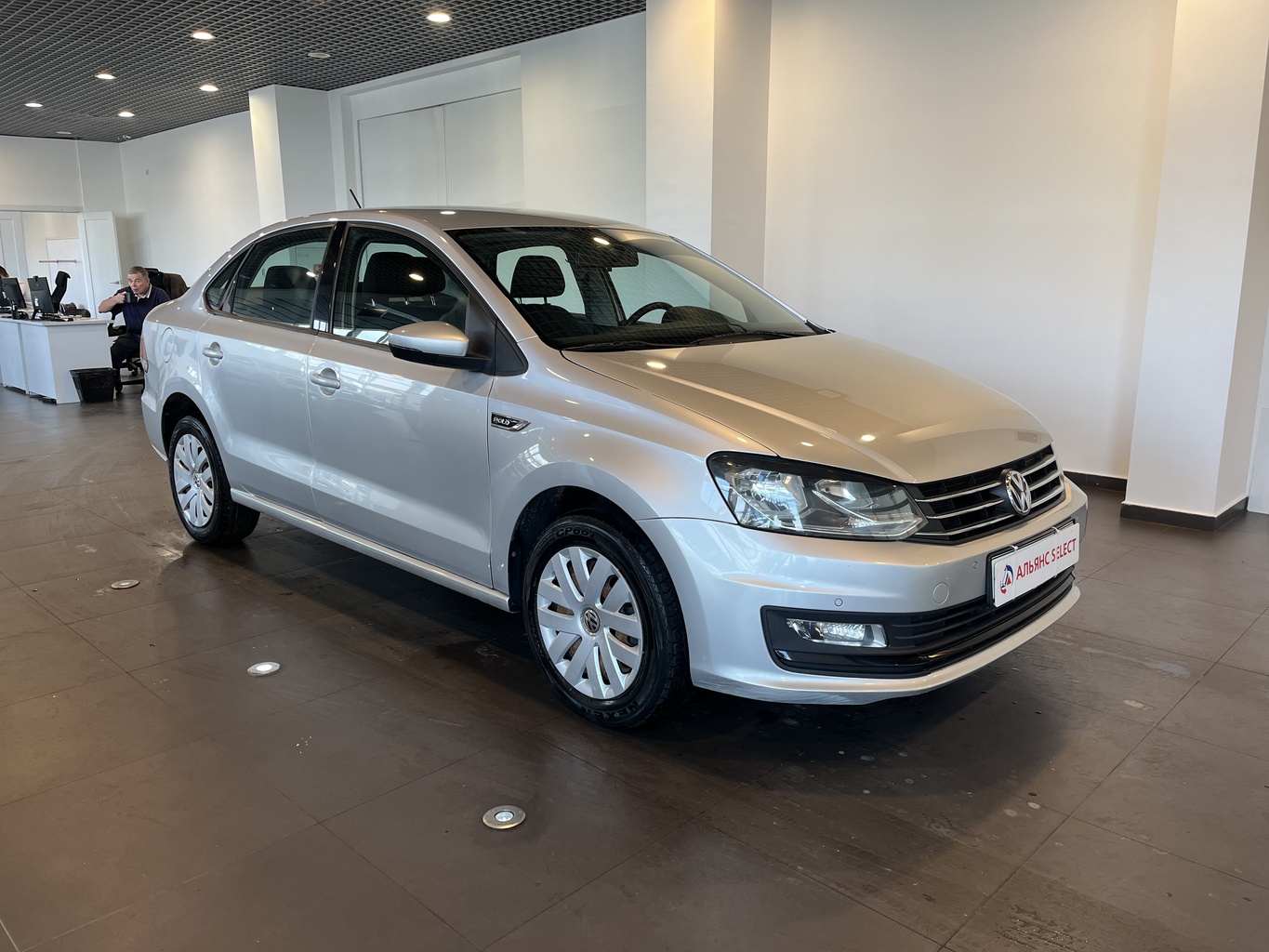 VOLKSWAGEN POLO
