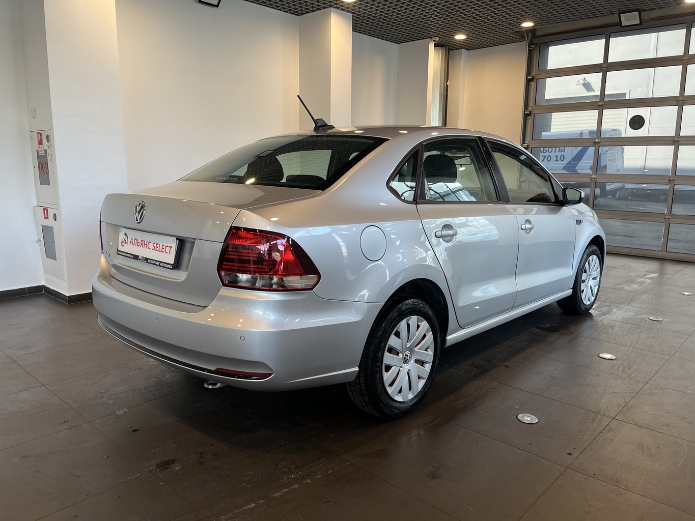 VOLKSWAGEN POLO
