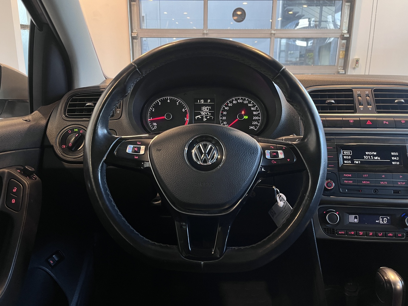VOLKSWAGEN POLO