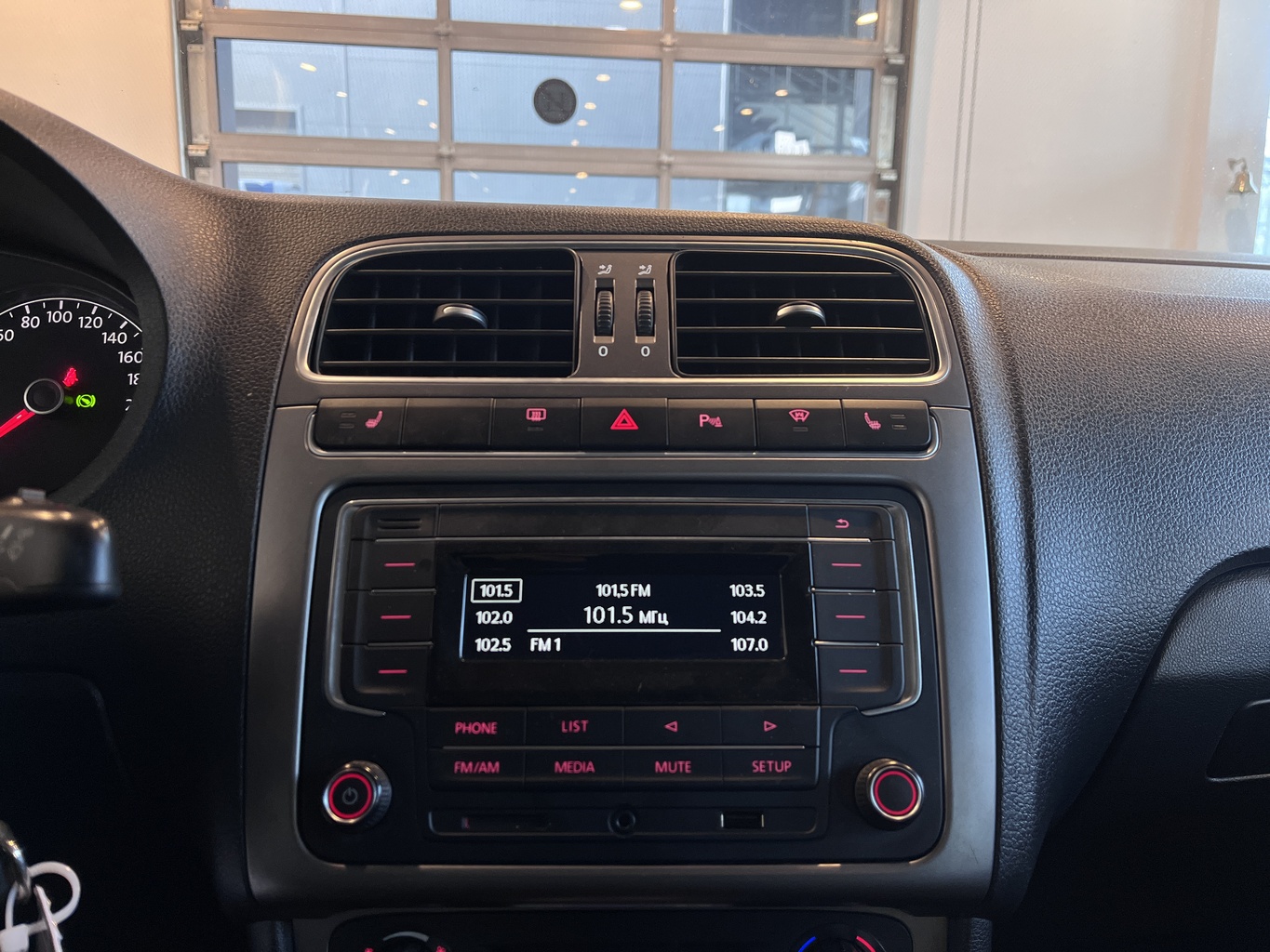 VOLKSWAGEN POLO
