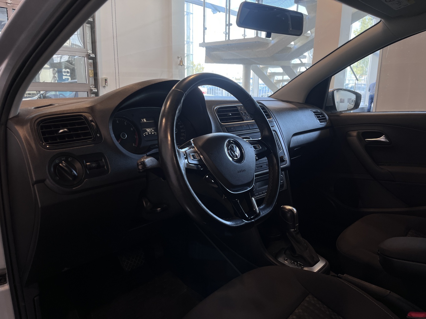 VOLKSWAGEN POLO